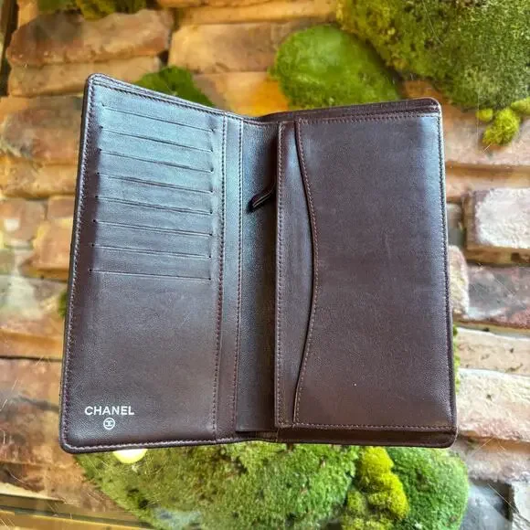 CHANEL Black Quilted Black Wallet - Picture 6 of 9